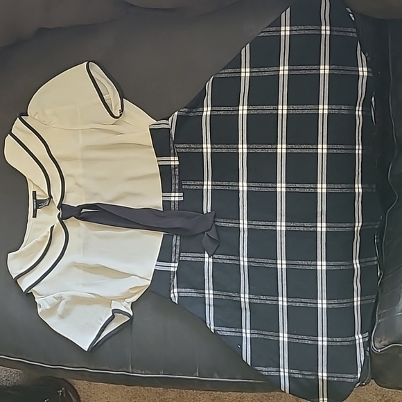 Old Navy - Black and White Plaid Skater Skirt - Picture 9 of 9